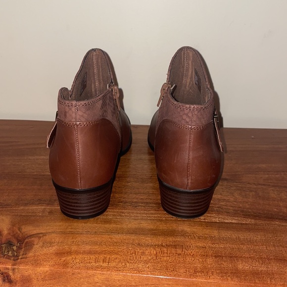 Clarks addiy sharilyn dark tan leather booties - Picture 2 of 11